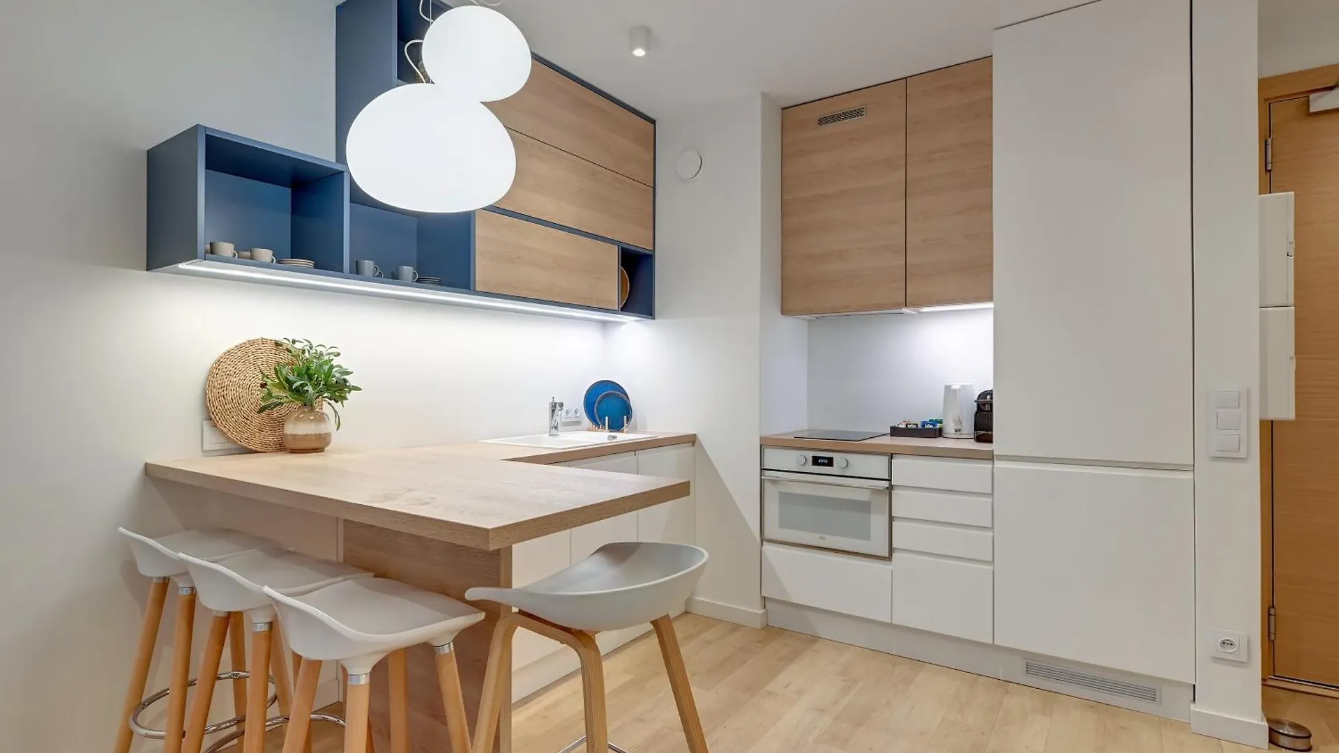 Waterlane Island - Riverview Pool, Spa, Gym & Parking By Downtown Apartments Gdansk Poland