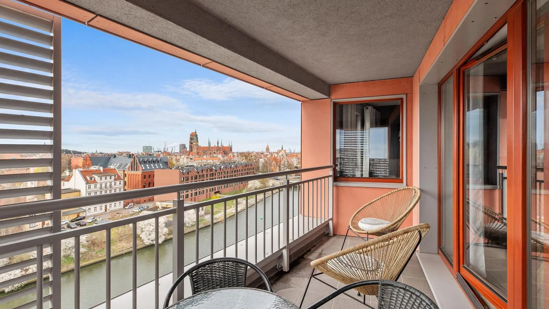 Waterlane Island - Riverview Pool, Spa, Gym & Parking By Downtown Apartments Gdansk Poland